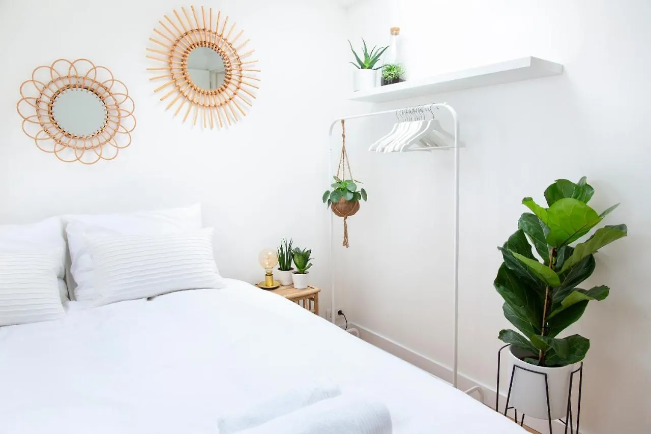 Apartment Trendy 2 Bedroom Accommodation On Perfect Location Amsterdam